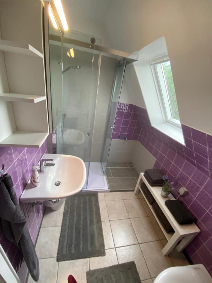 Ferienwohnung Mit Balkon Und Eingezaeunten Garten Aurich Exterior foto
