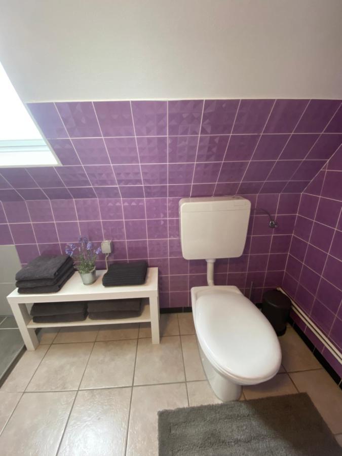 Ferienwohnung Mit Balkon Und Eingezaeunten Garten Aurich Exterior foto