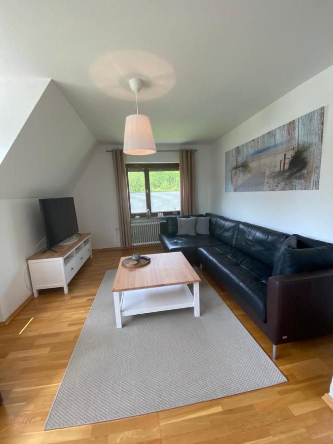 Ferienwohnung Mit Balkon Und Eingezaeunten Garten Aurich Exterior foto