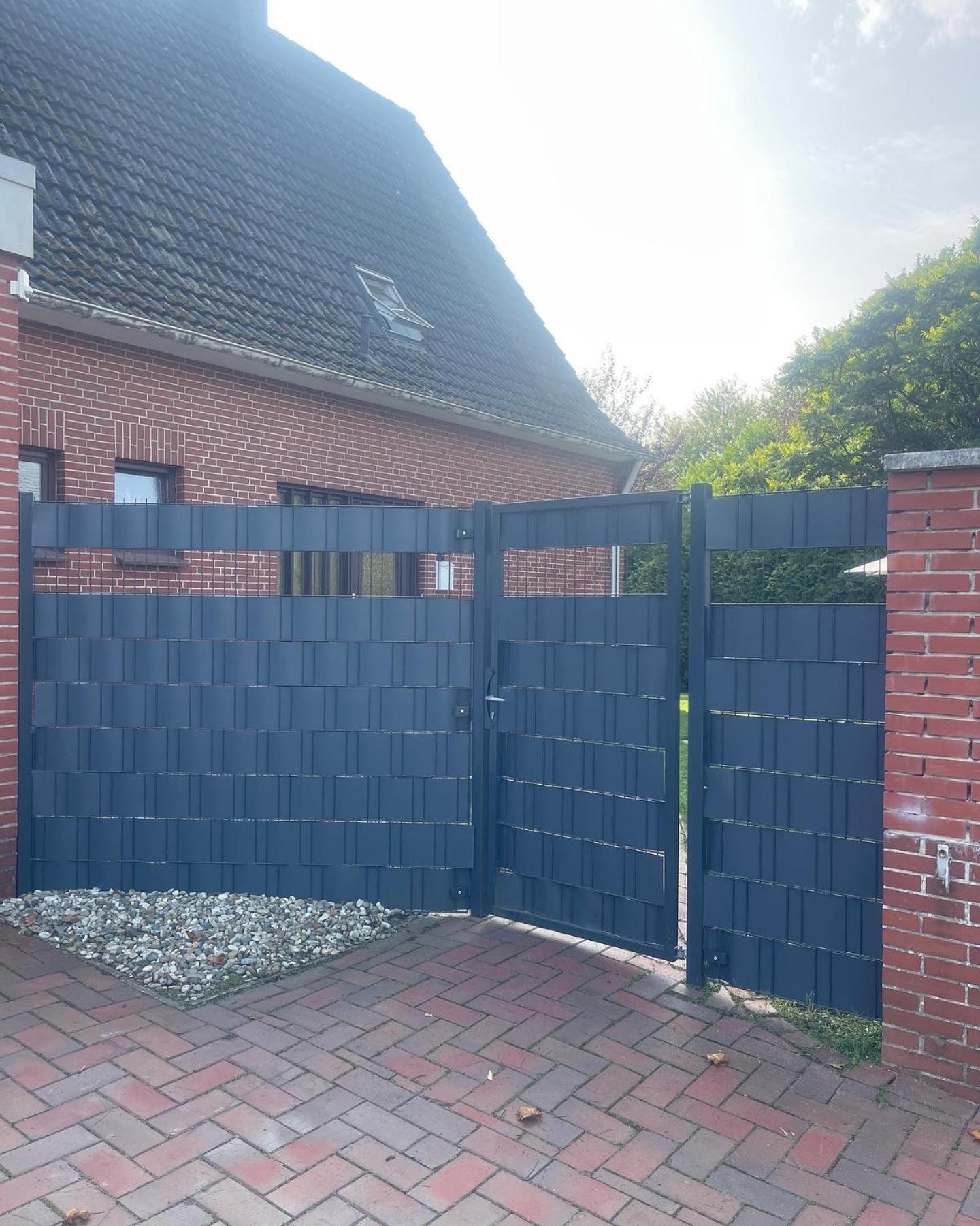 Ferienwohnung Mit Balkon Und Eingezaeunten Garten Aurich Exterior foto
