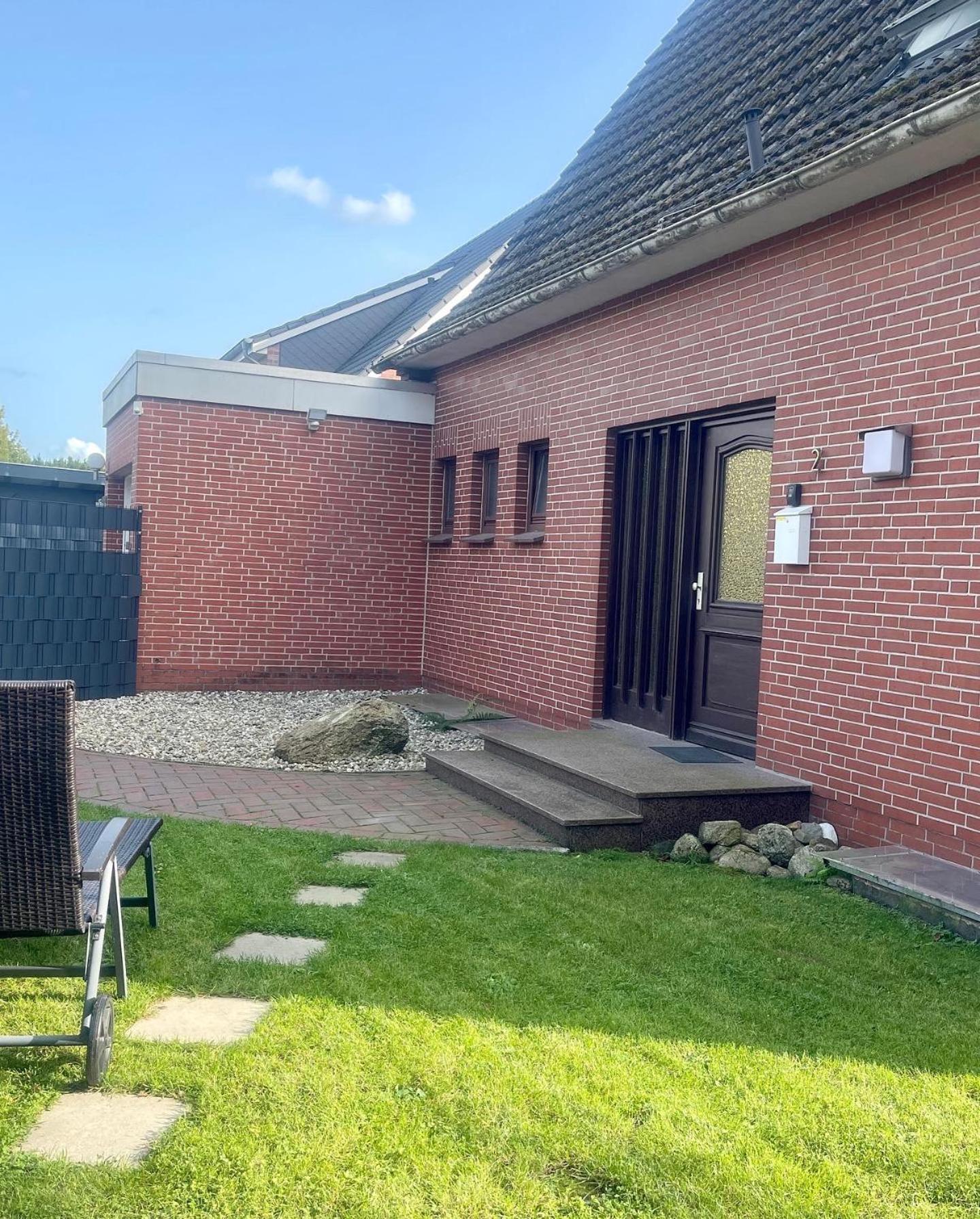 Ferienwohnung Mit Balkon Und Eingezaeunten Garten Aurich Exterior foto