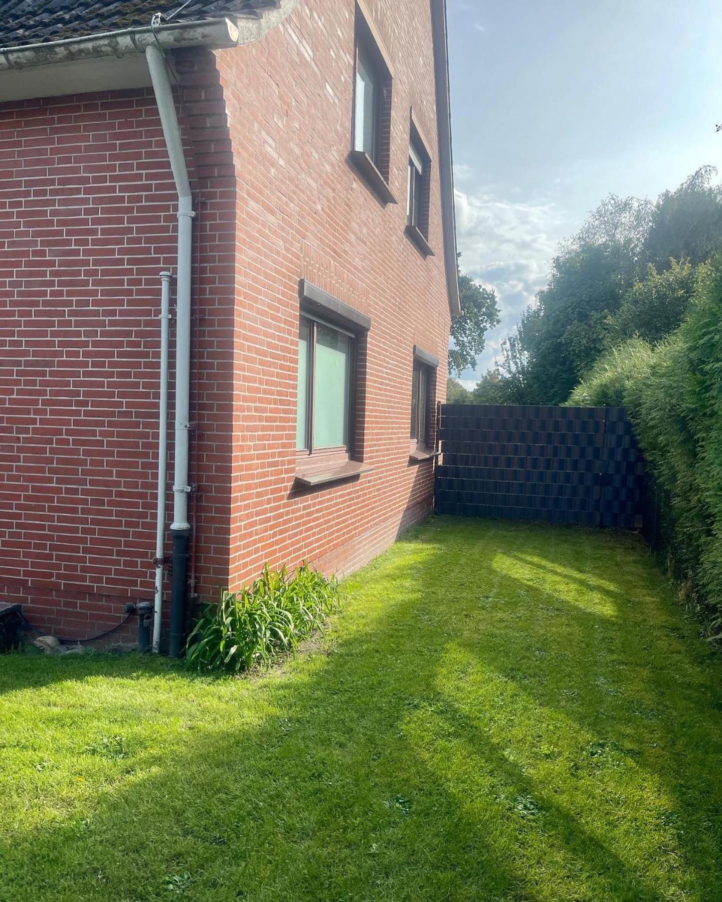 Ferienwohnung Mit Balkon Und Eingezaeunten Garten Aurich Exterior foto