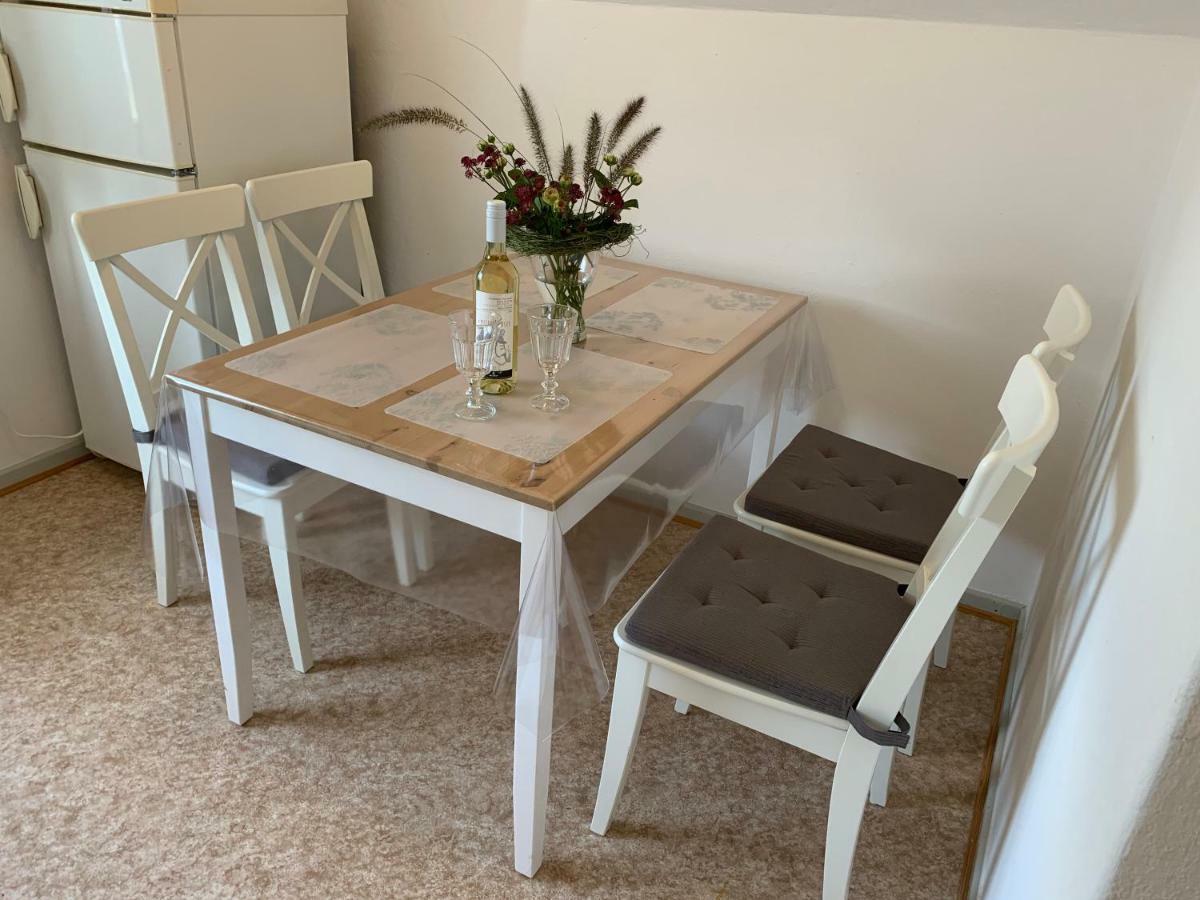 Ferienwohnung Mit Balkon Und Eingezaeunten Garten Aurich Exterior foto